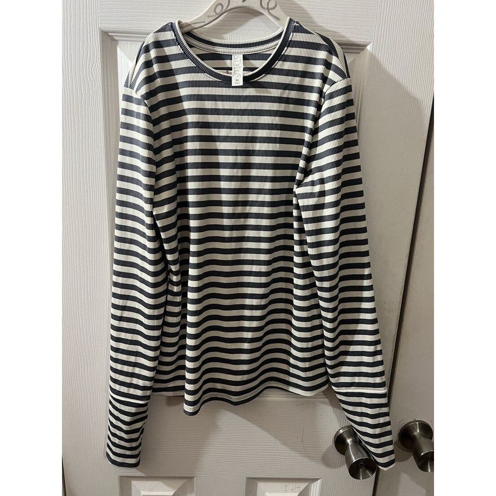 Stylus Gray And White Stripe Activewear Women's Shirt XS HAND Warming‎
